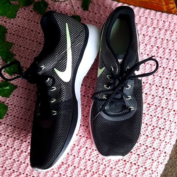 Nike Women's Tanjun Racer Runner Shoes - Picture 1 of 9